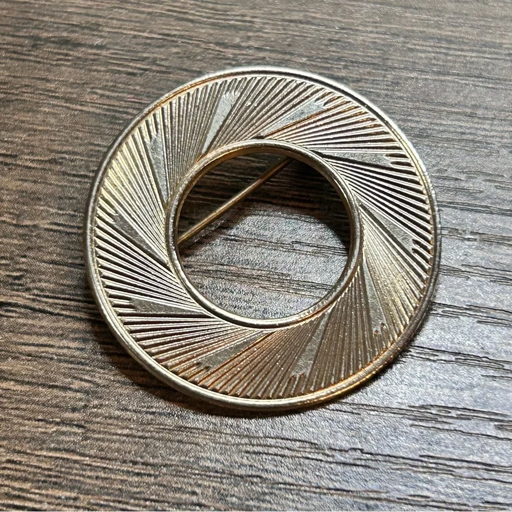 Vintage Gold Tone Brooch